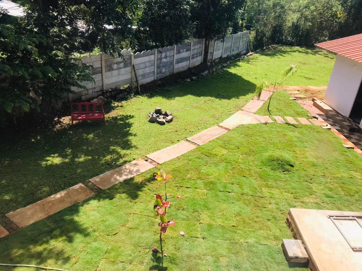 Greenhouse Homestay Siddapura  Luaran gambar