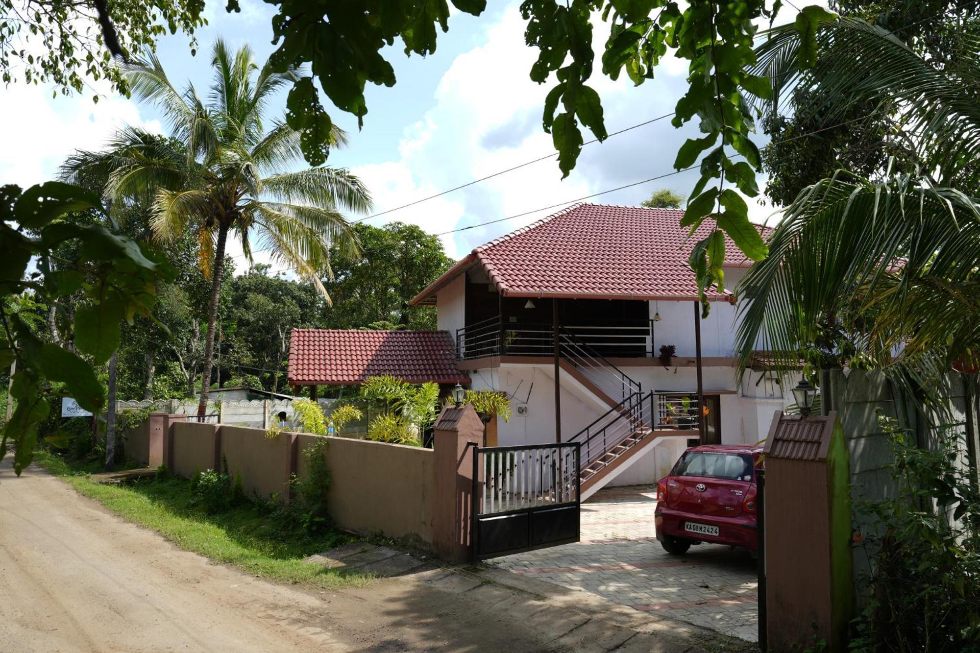 Greenhouse Homestay Siddapura  Luaran gambar