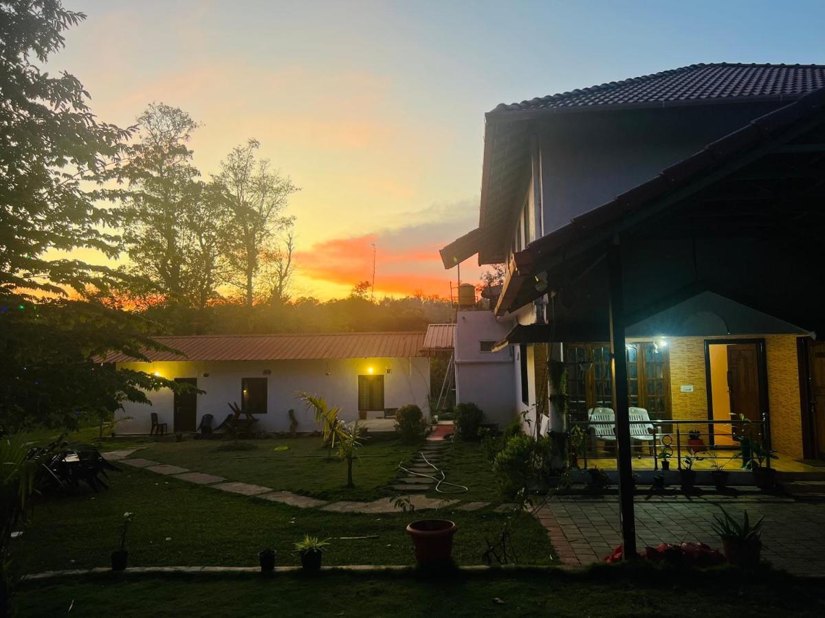 Greenhouse Homestay Siddapura  Luaran gambar